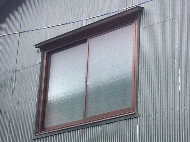 作業小屋の窓サッシ交換